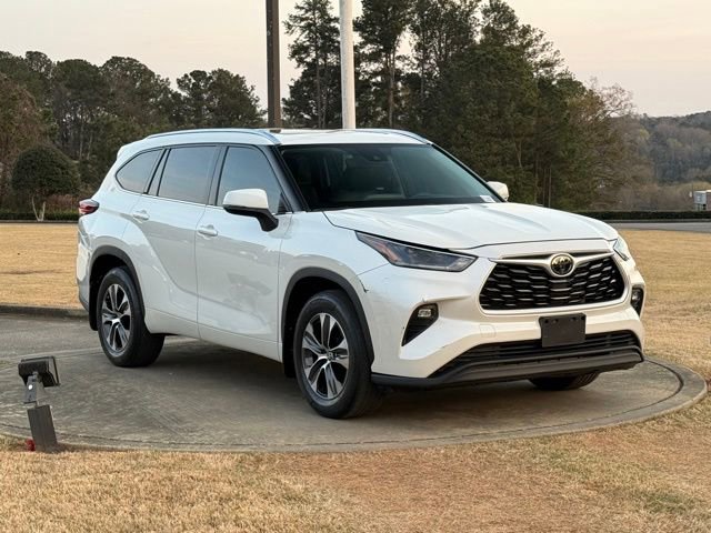 Used 2021 Toyota Highlander XLE FWD image 9