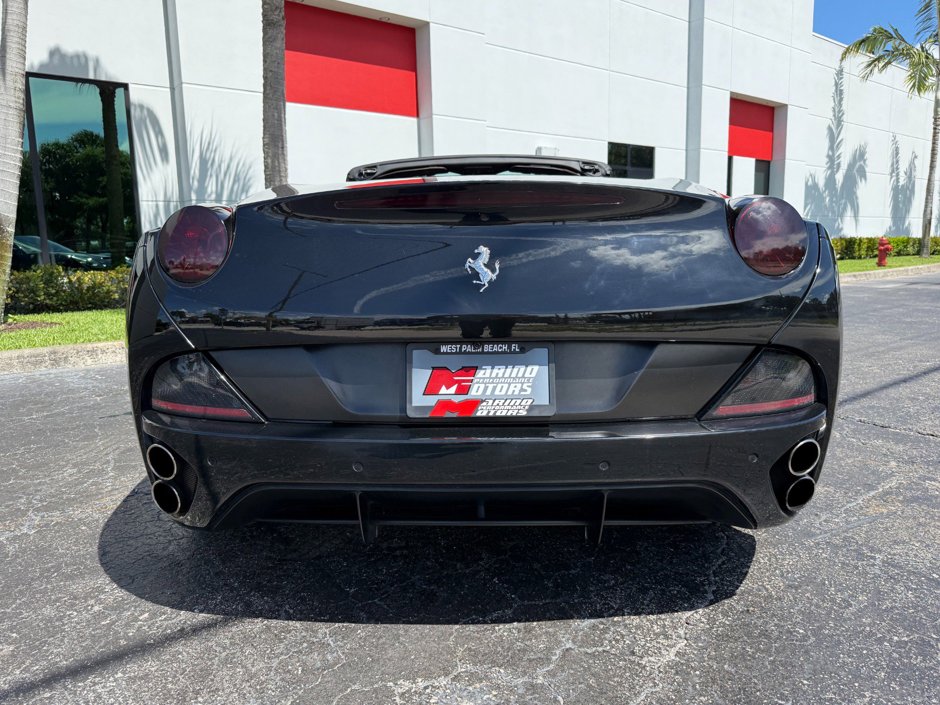 Used 2010 Ferrari California RWD image 16