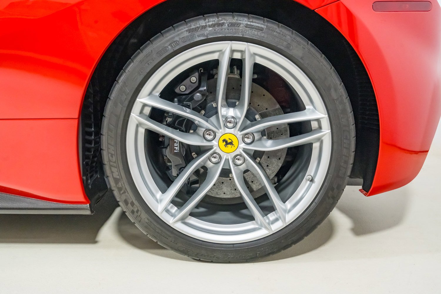 Used 2018 Ferrari 488 GTB RWD image 13