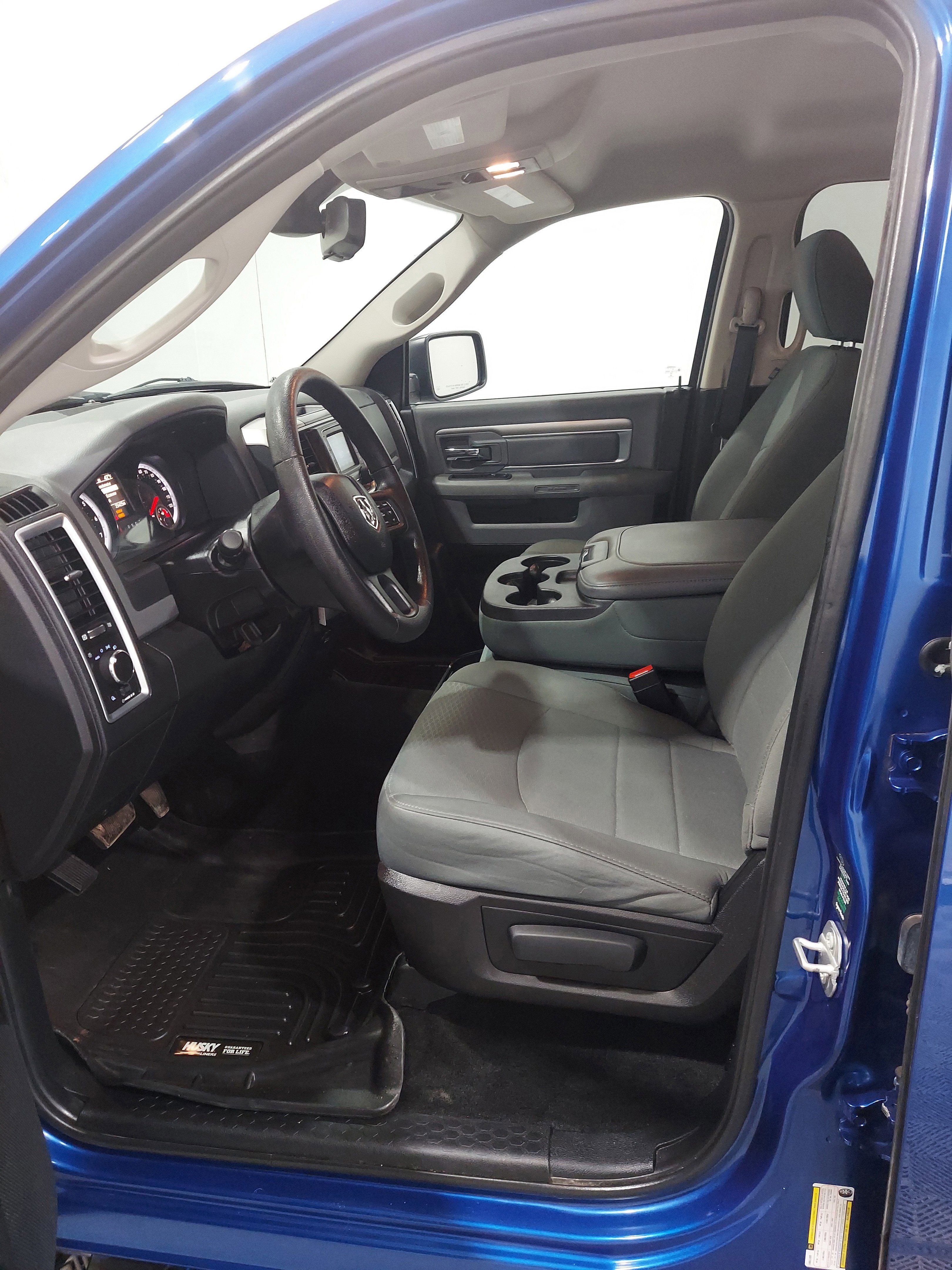 Used 2016 RAM 1500 Classic SLT AWD/4WD image 14