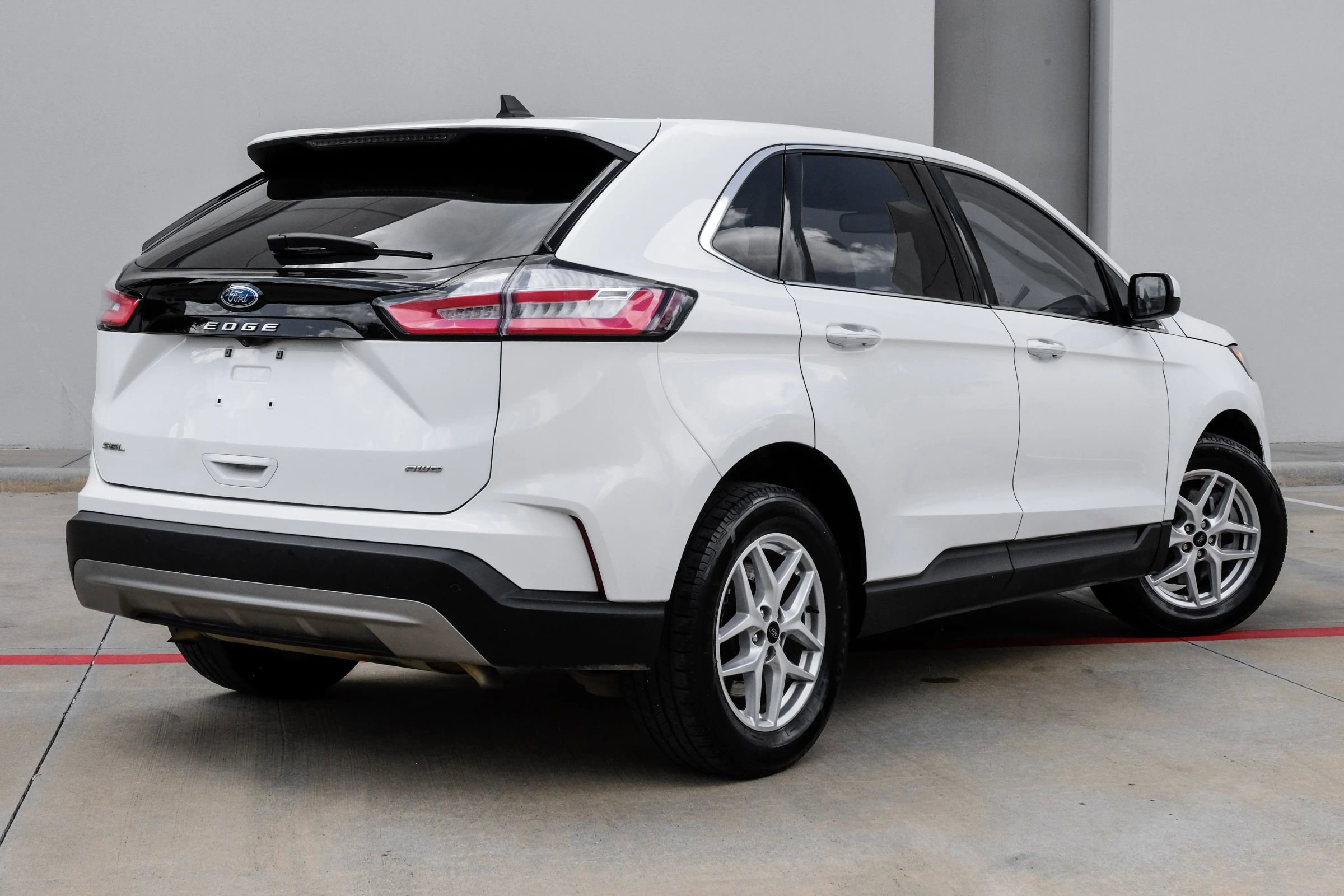 Used 2024 Ford Edge SEL image 6