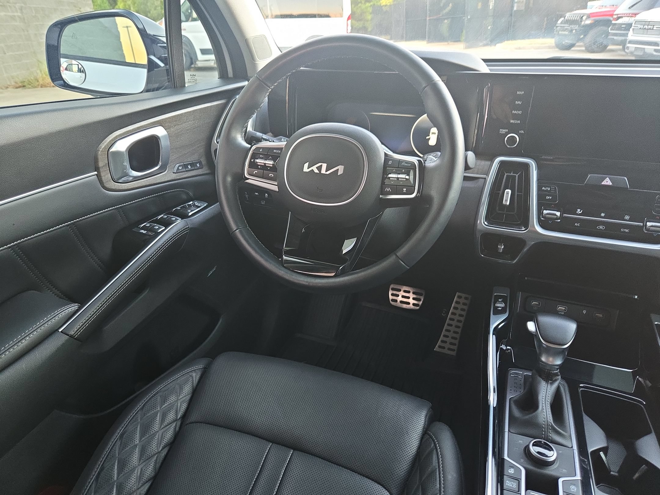 Used 2023 Kia Sorento SX Prestige AWD/4WD image 9
