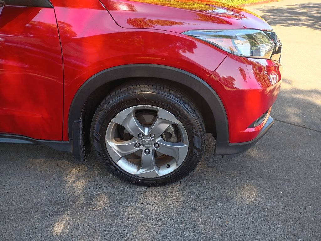 Used 2017 Honda HR-V EX image 2