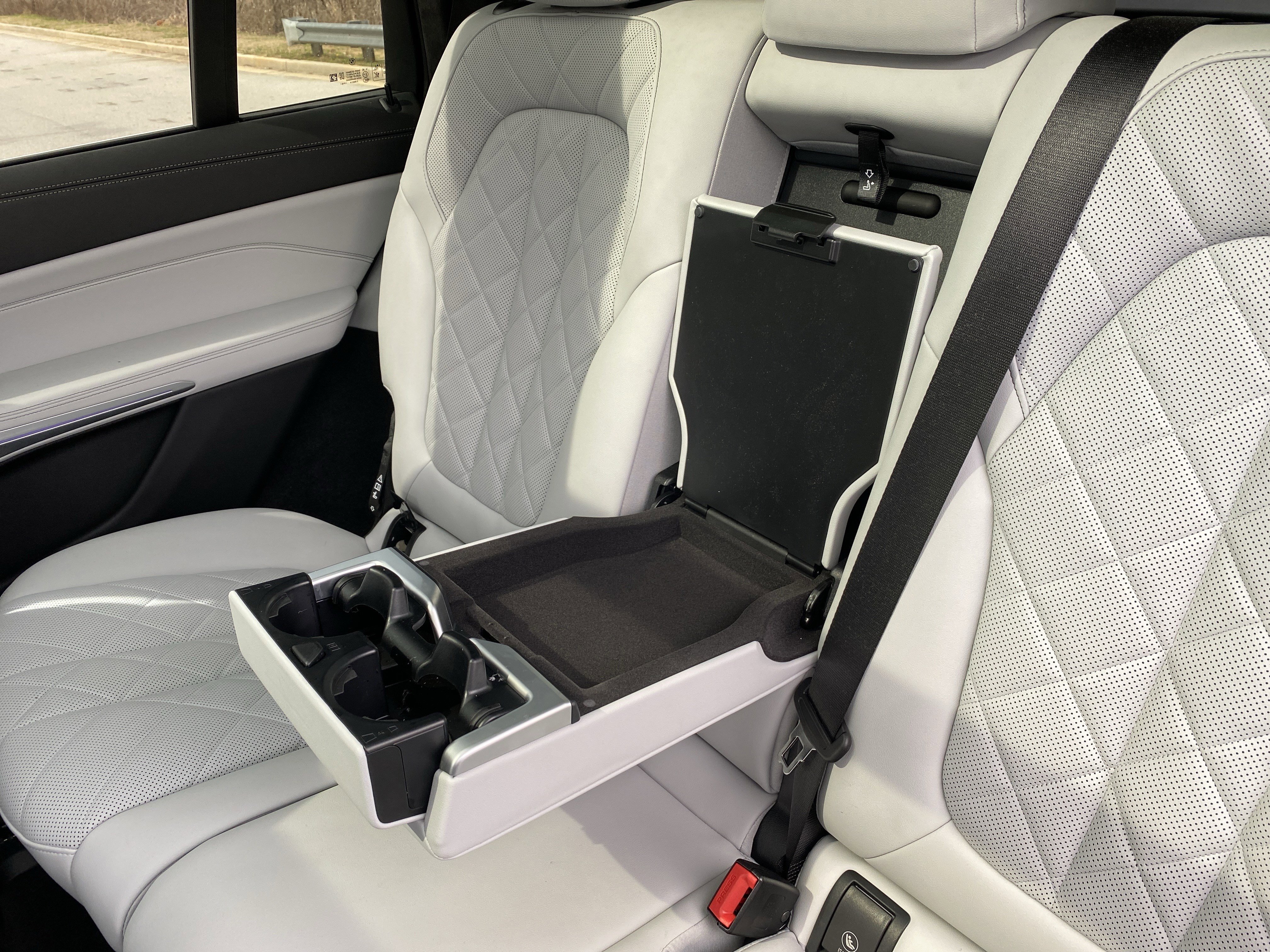 Used 2024 BMW X7 xDrive40i w/ Premium Package image 48