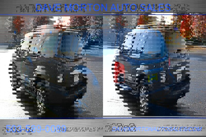 Used 2011 Nissan Pathfinder LE image 3