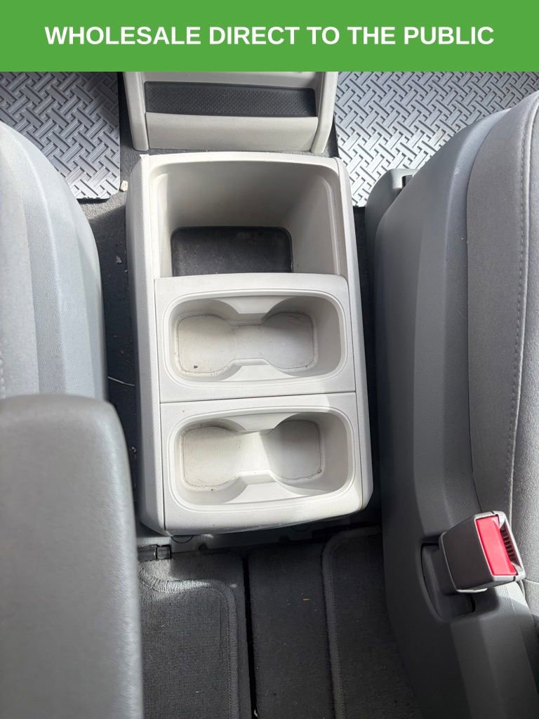 Used 2009 Volkswagen Routan SE FWD image 8