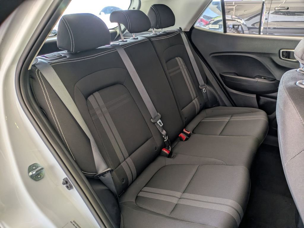 Used 2025 Hyundai Venue SEL FWD image 27