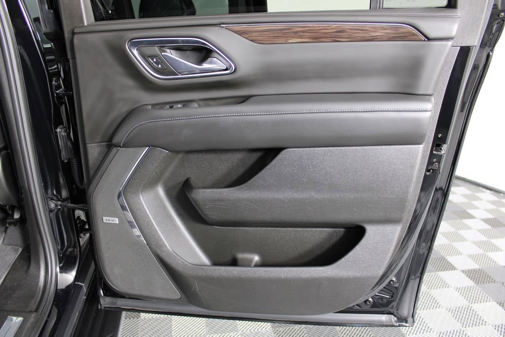Used 2023 Chevrolet Suburban LT w/ Luxury Package AWD/4WD image 37