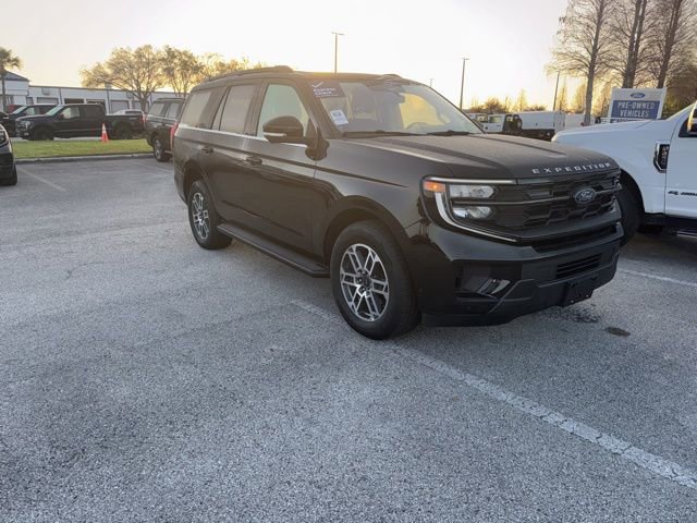 Used 2025 Ford Expedition Active image 3