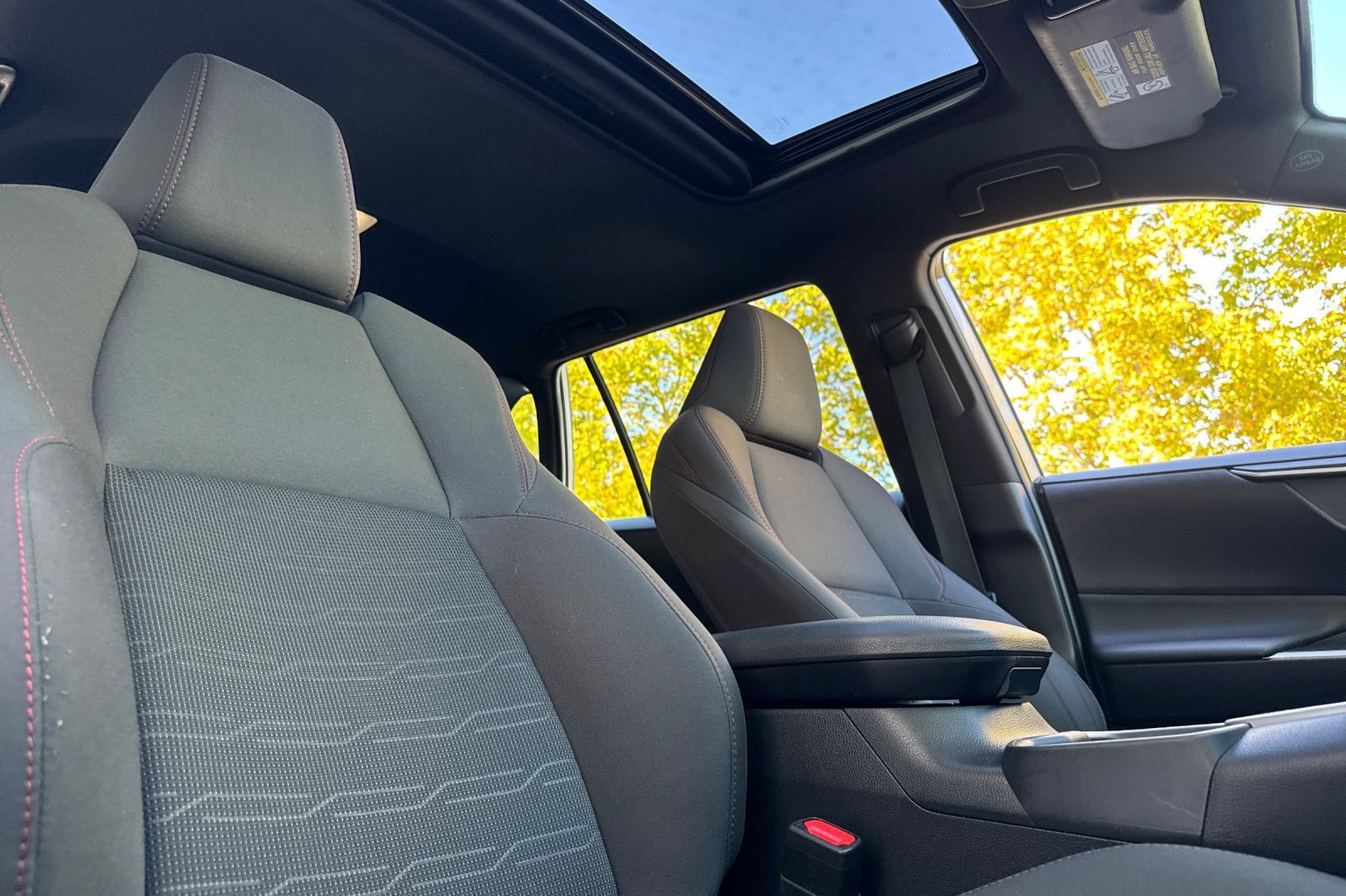 Used 2022 Toyota RAV4 SE w/ Weather & Moonroof Package AWD/4WD image 24