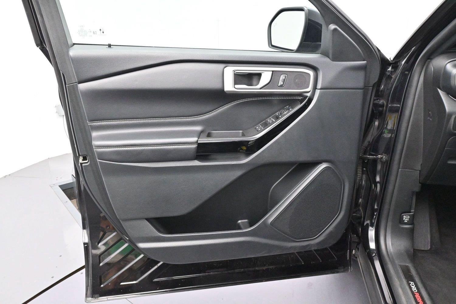 Used 2022 Ford Explorer ST AWD/4WD image 11