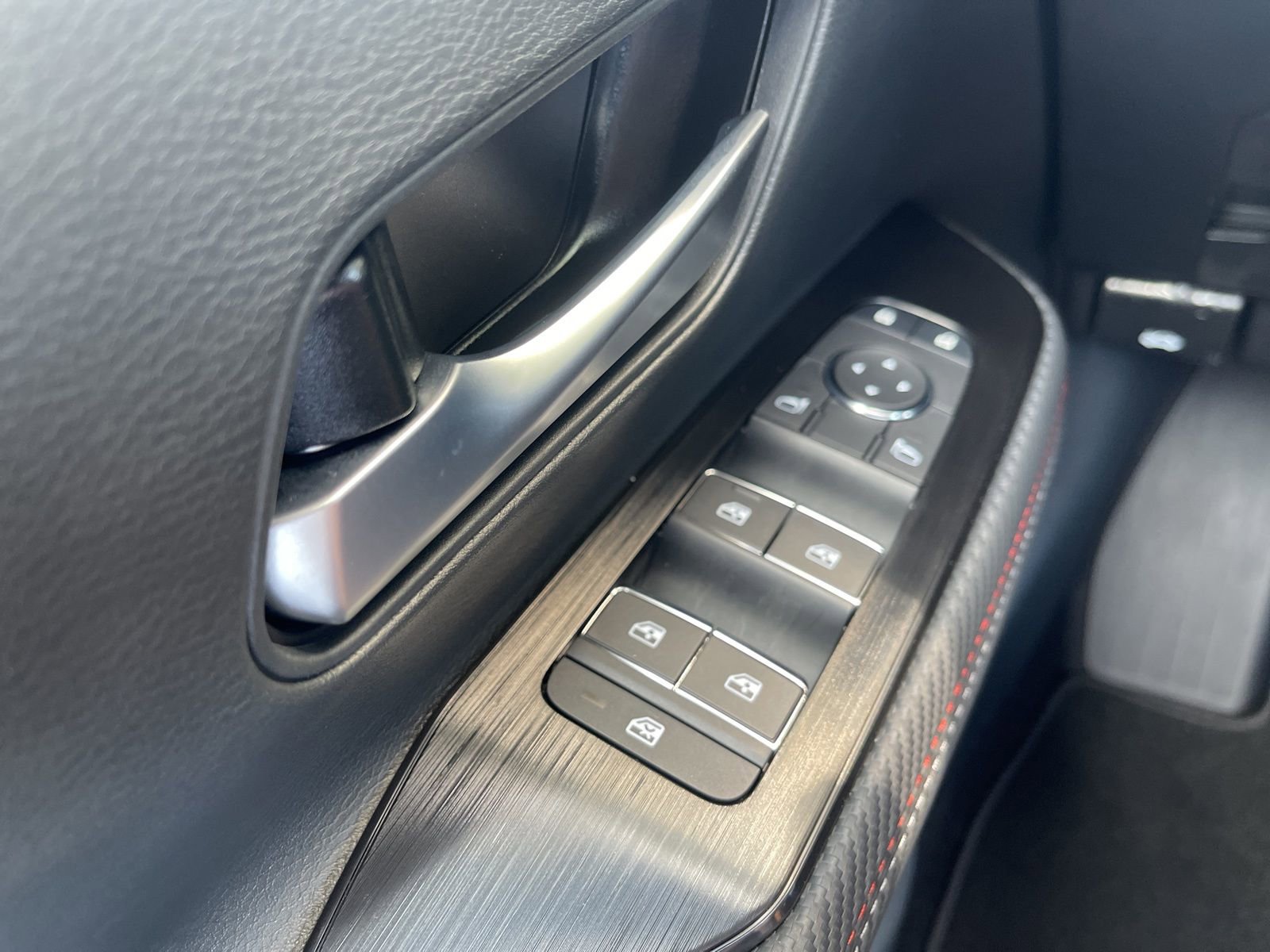 New 2026 Nissan Kicks SR w/ Cold Weather Package image 35