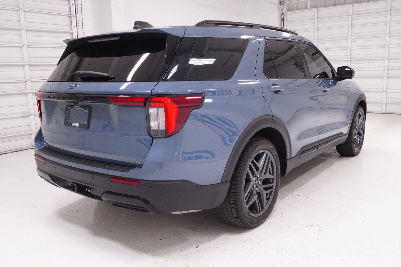 Used 2025 Ford Explorer ST-Line w/ Premium Package RWD image 31