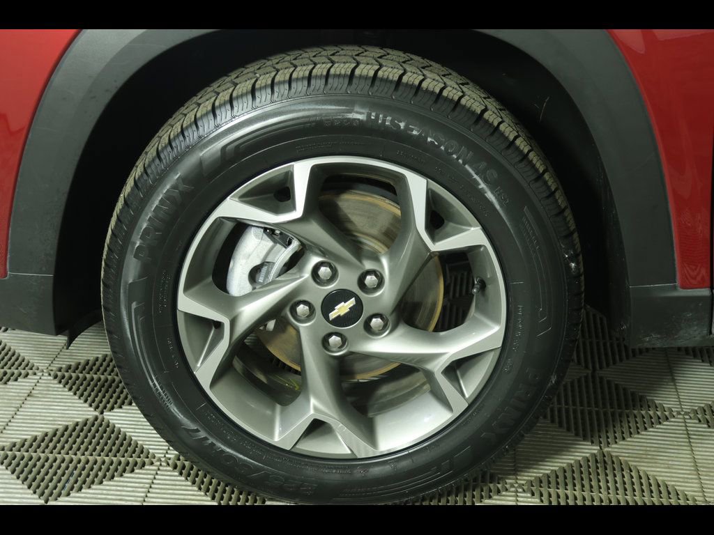 Used 2025 Chevrolet Trax LT FWD image 8