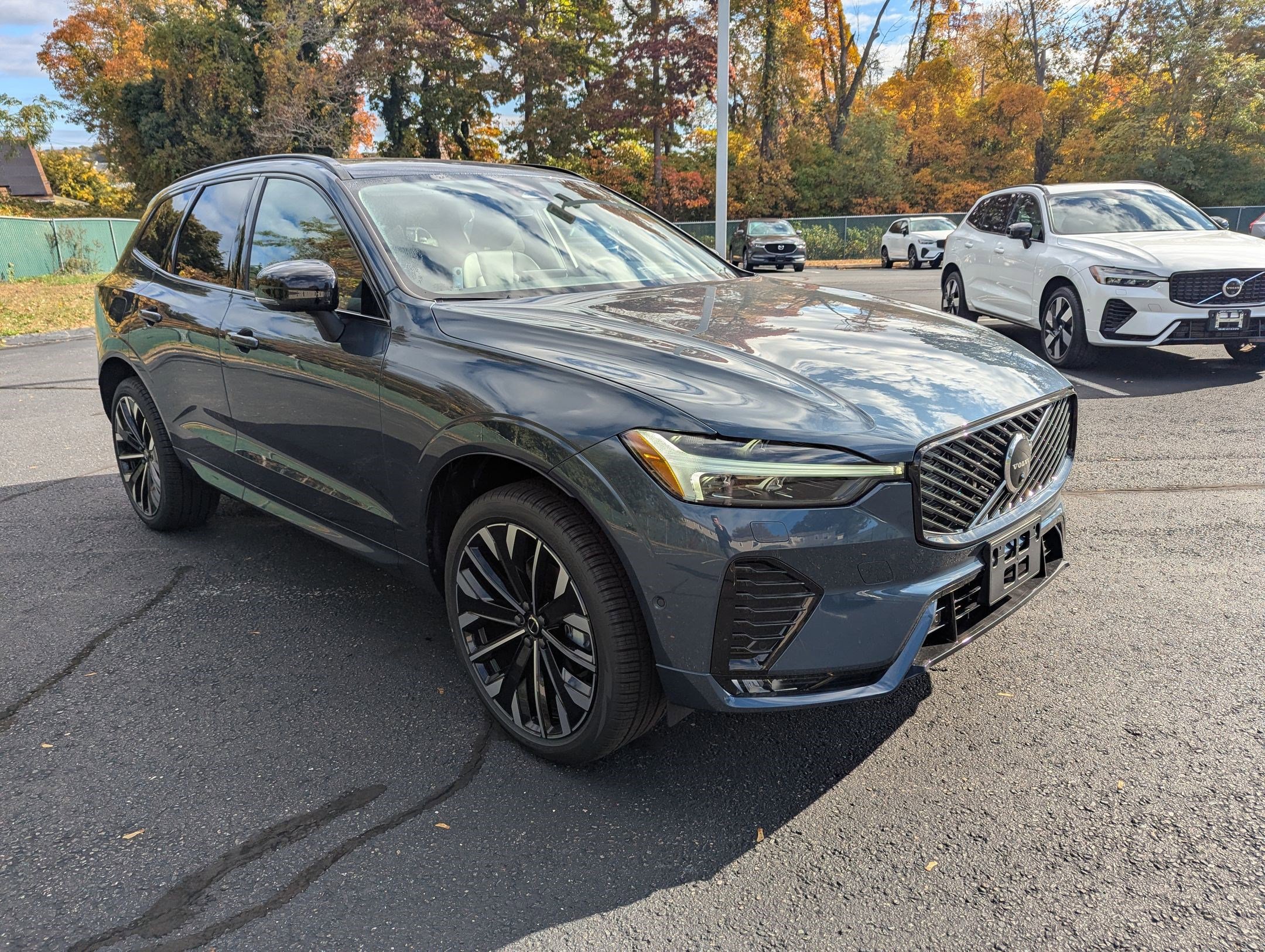 New 2026 Volvo XC60 B5 Ultra w/ Protection Package Premier image 2