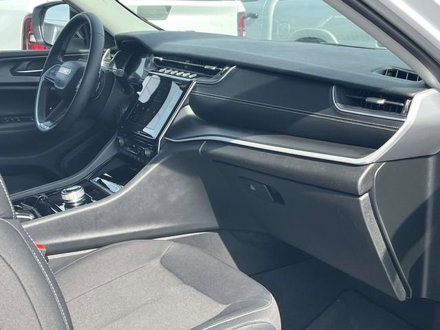 Used 2023 Jeep Grand Cherokee Laredo image 24