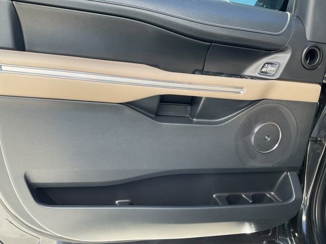 Used 2022 Ford Expedition Limited image 13