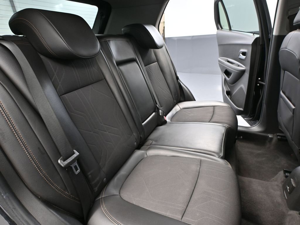 Used 2020 Chevrolet Trax LT w/ LT Convenience Package image 38