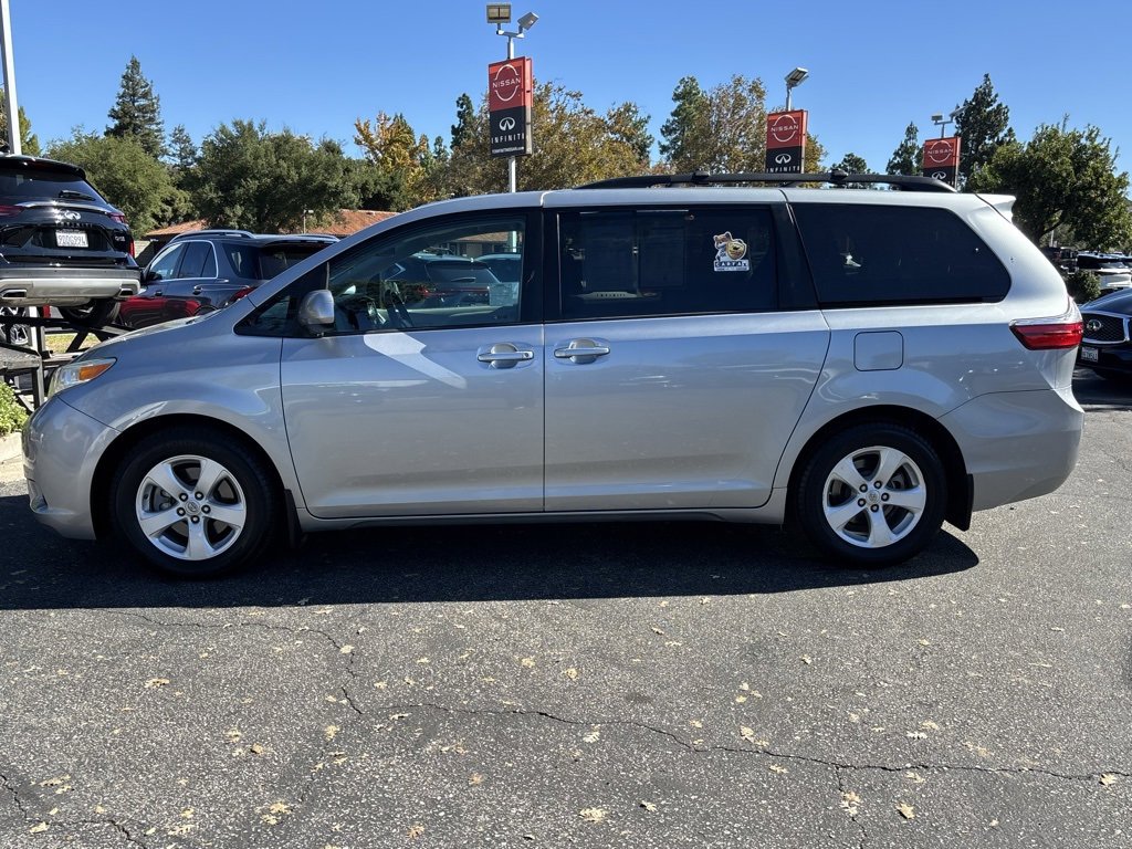 Used 2017 Toyota Sienna LE image 10