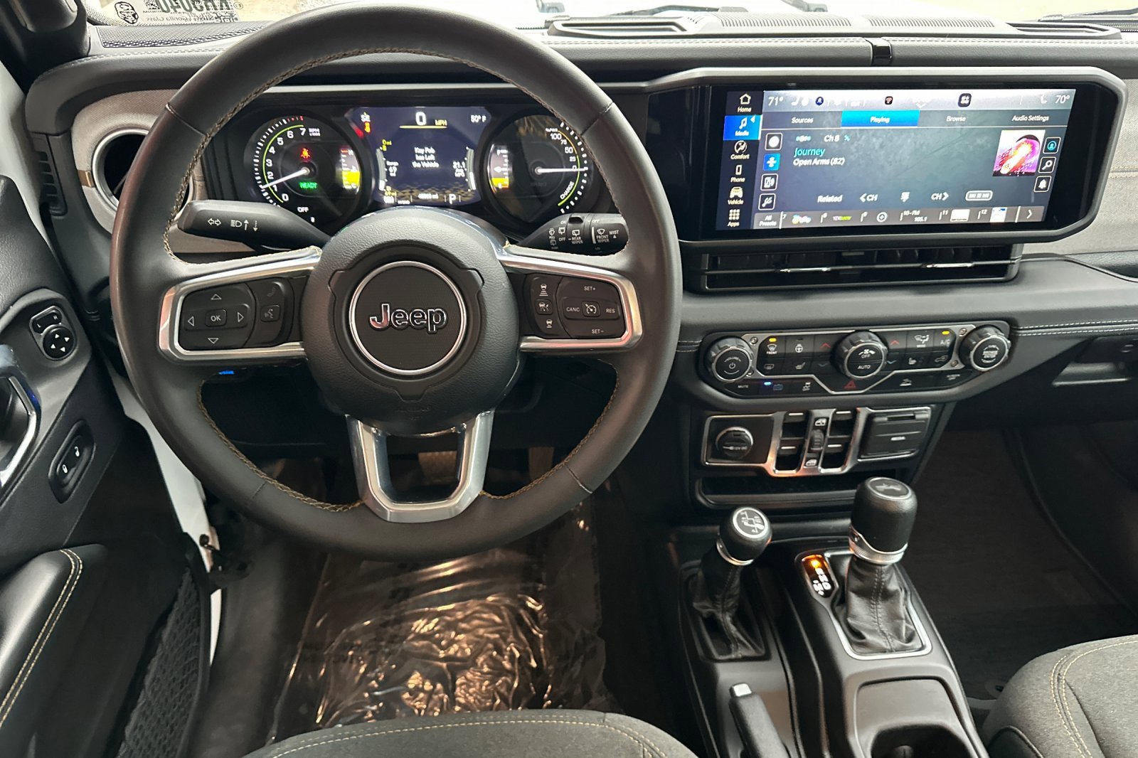 Used 2024 Jeep Wrangler Unlimited Sahara image 12