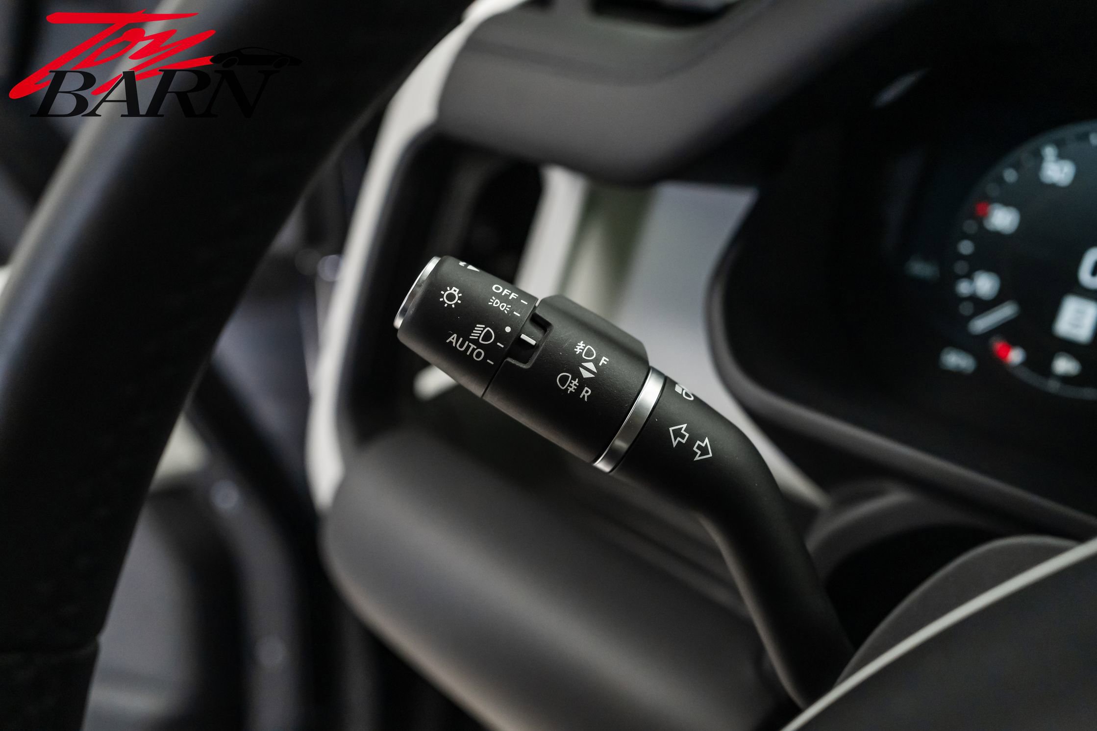 Used 2024 Land Rover Defender 110 SE image 31