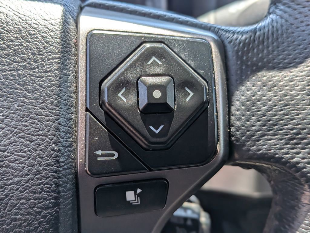 Used 2017 Toyota Tacoma SR5 w/ SR5 Appearance Package (SM) image 18