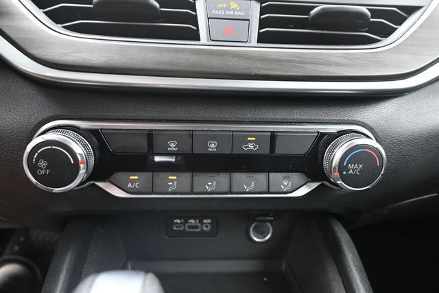 Used 2025 Nissan Altima 2.5 SV FWD image 28