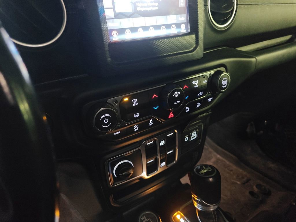 Used 2018 Jeep Wrangler Unlimited Sahara w/ Safety Group image 9