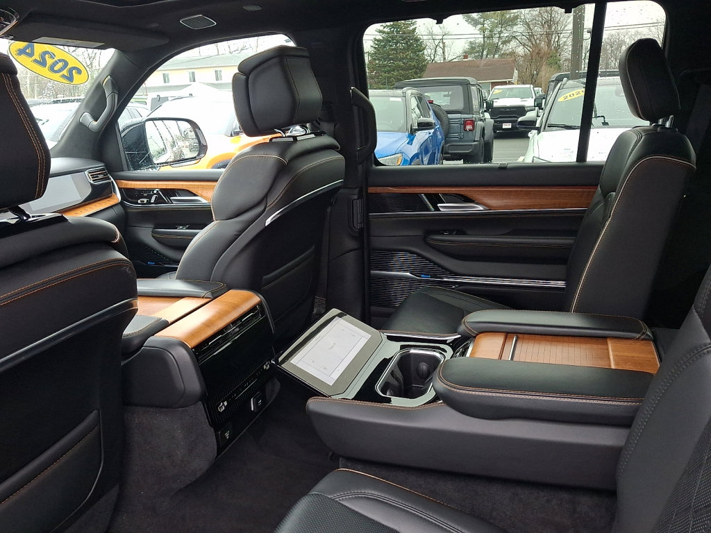 Used 2024 Jeep Grand Wagoneer L Series III image 20