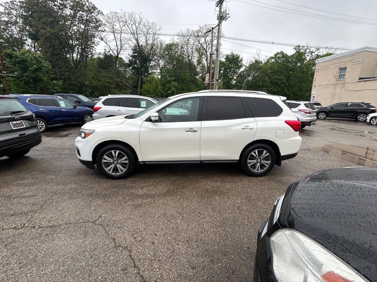 Used 2017 Nissan Pathfinder SV AWD/4WD image 3