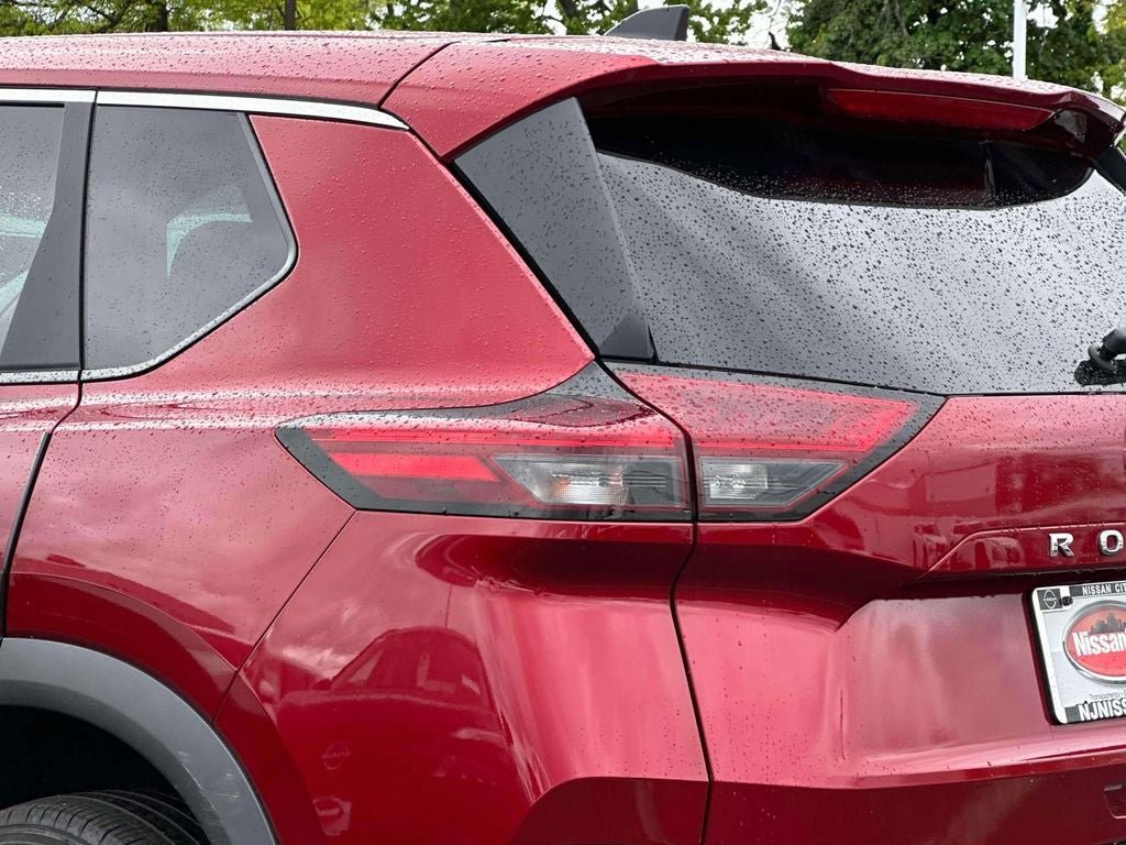 Used 2023 Nissan Rogue S AWD/4WD image 9