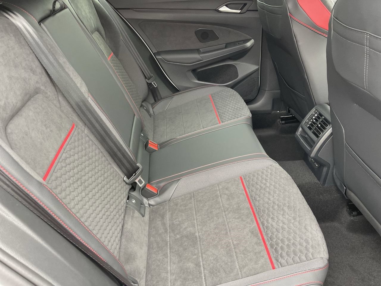 New 2026 Volkswagen GTI SE FWD image 9