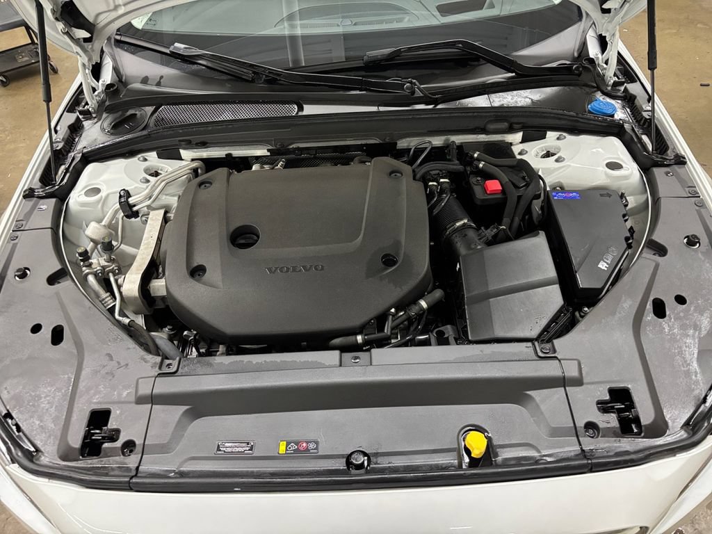 Certified 2025 Volvo S90 B6 Ultra AWD/4WD image 9