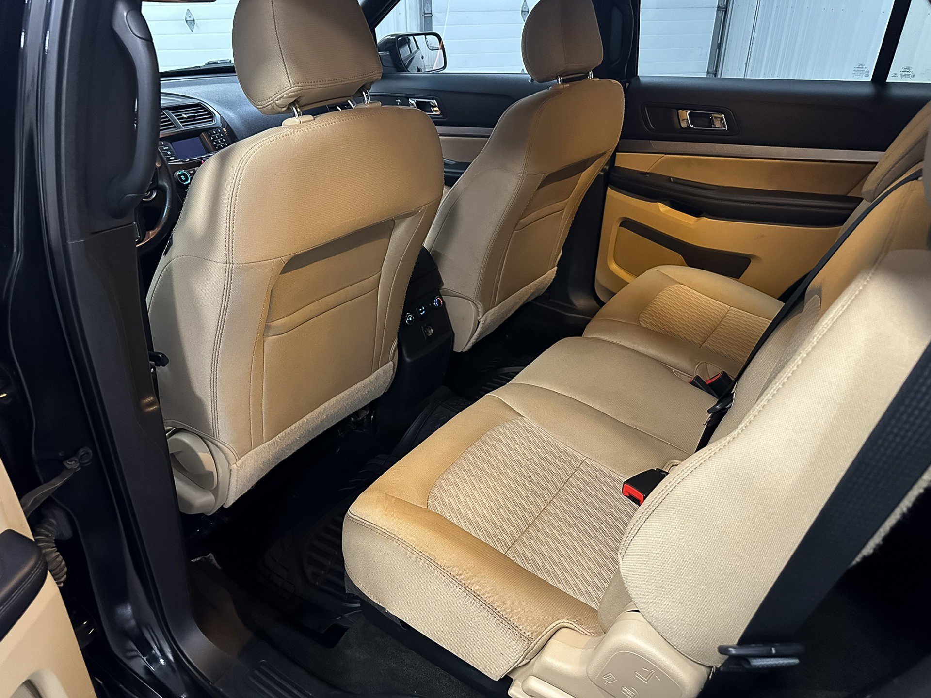 Used 2017 Ford Explorer XLT image 33