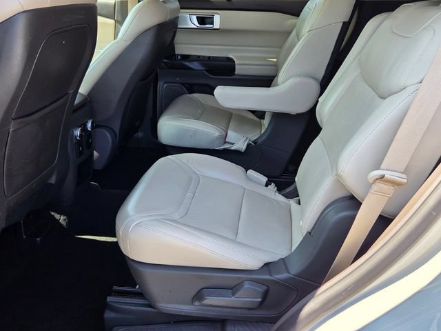 Used 2020 Ford Explorer Platinum w/ Premium Technology Package AWD/4WD image 13