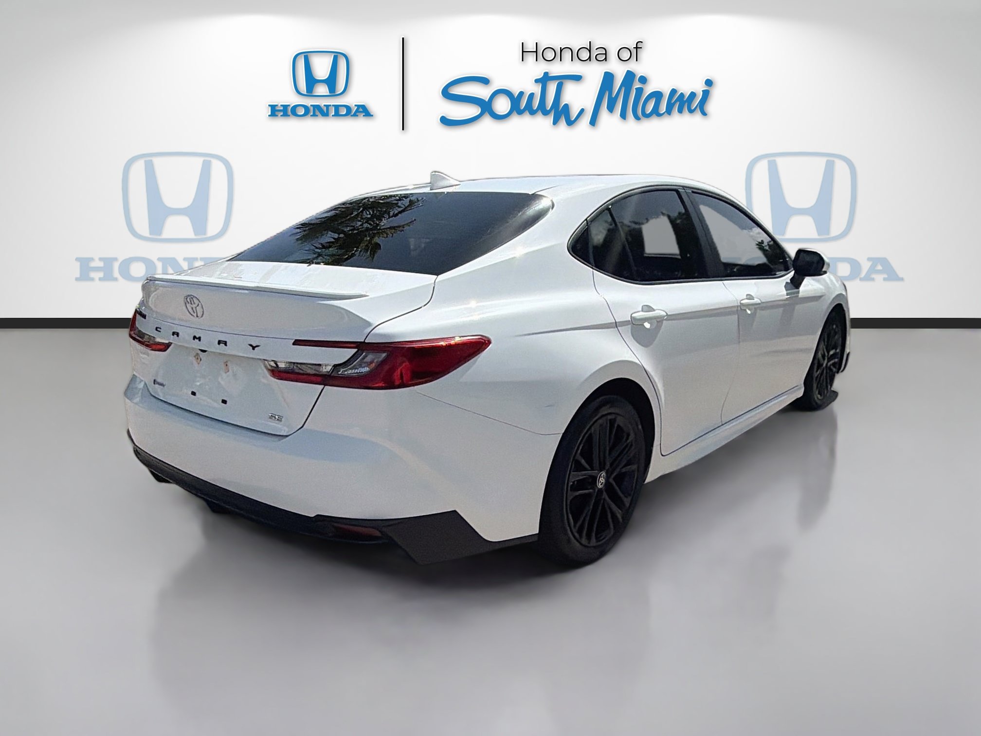 Used 2025 Toyota Camry SE FWD image 7