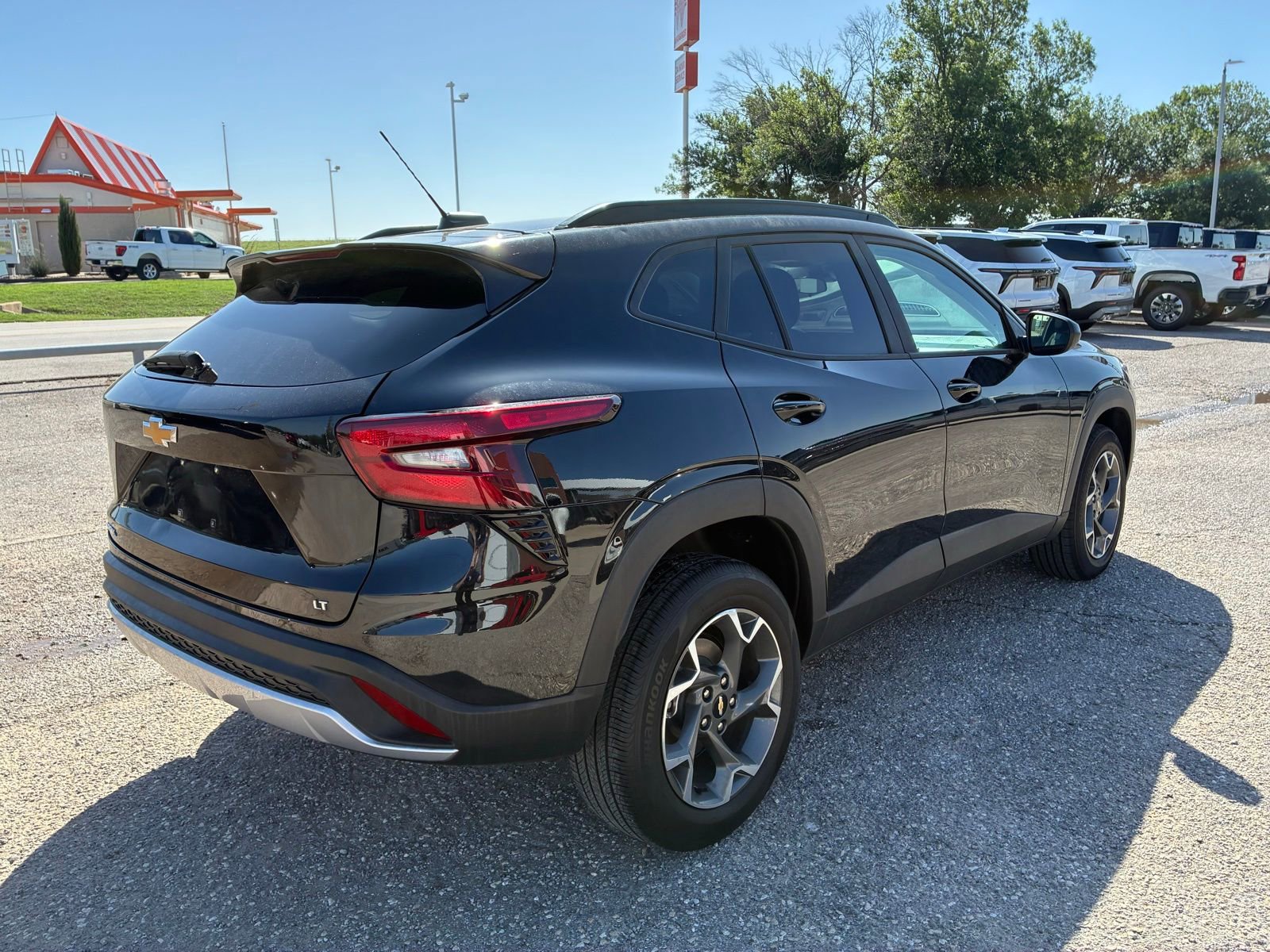 Used 2025 Chevrolet Trax LT FWD image 9