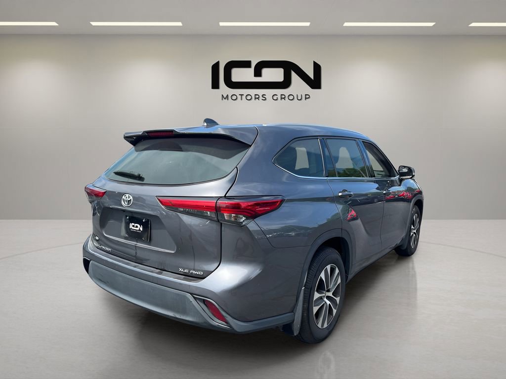 Used 2022 Toyota Highlander XLE image 4