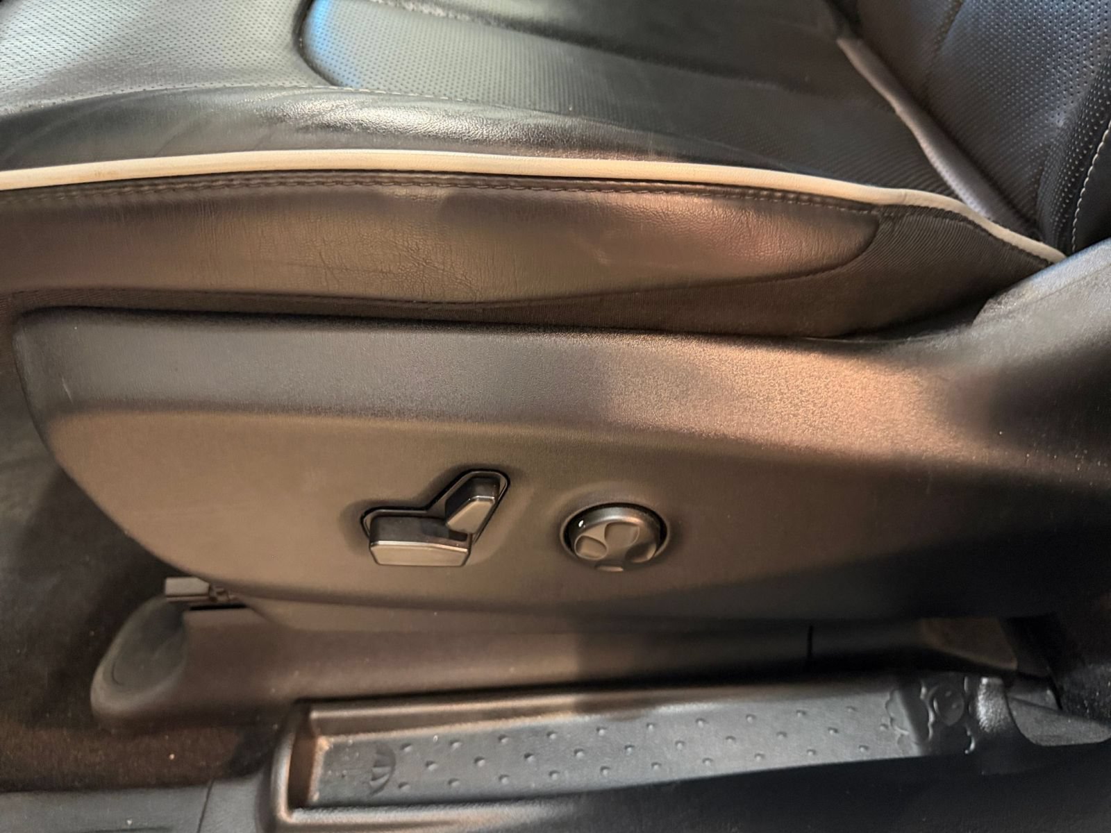 Used 2025 Chrysler Pacifica Limited FWD image 22