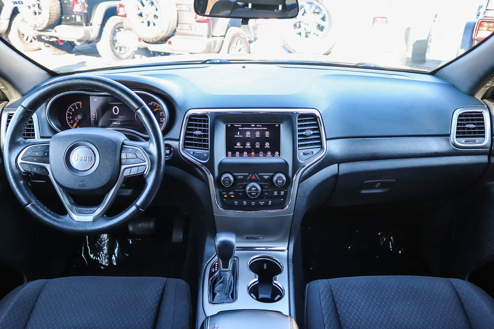 Used 2018 Jeep Grand Cherokee Laredo RWD image 12