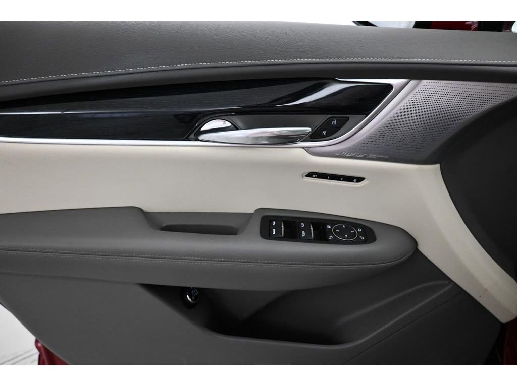 Used 2024 Cadillac XT6 Premium Luxury w/ Technology Package AWD/4WD image 32