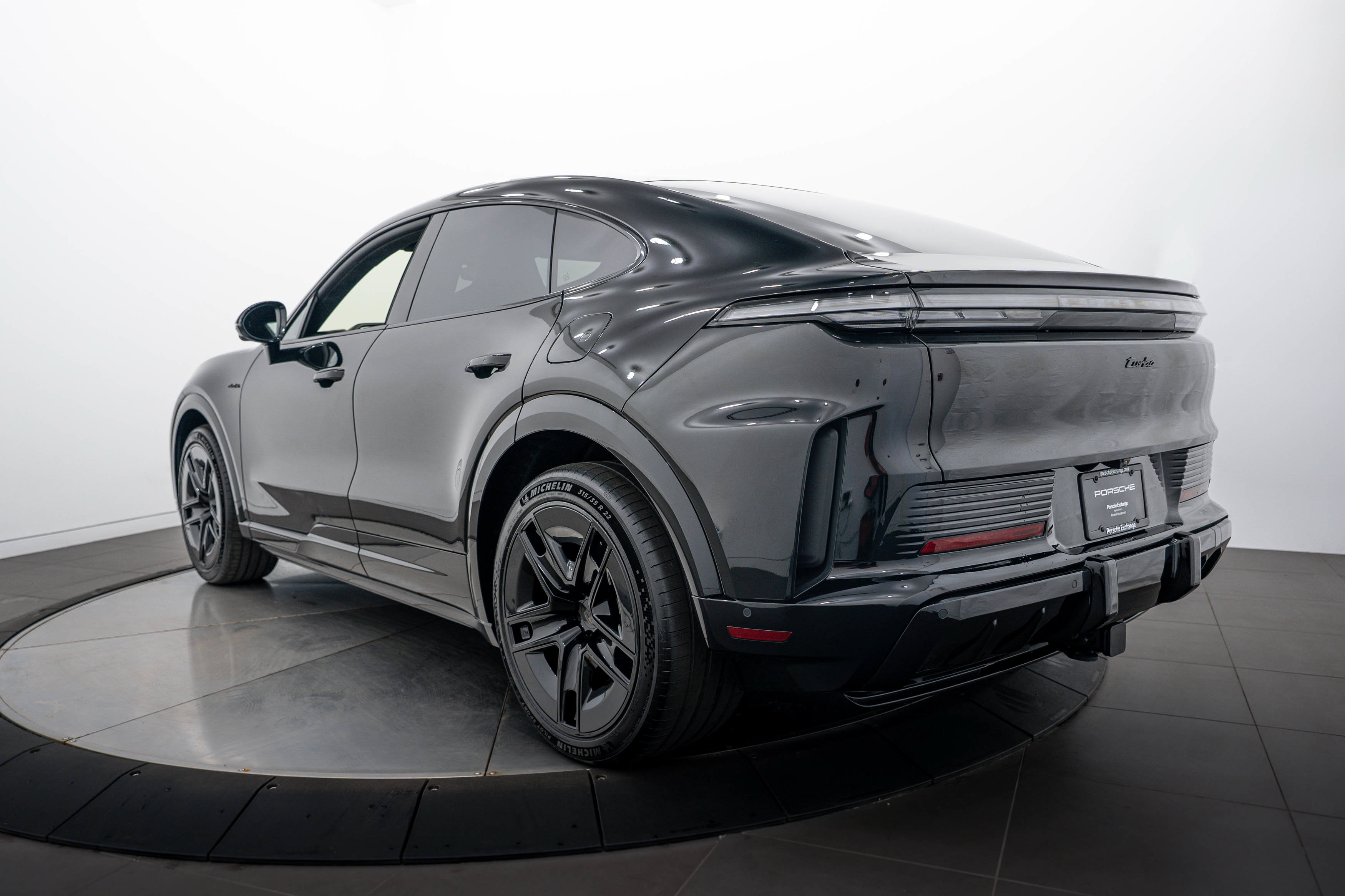 New 2026 Porsche Cayenne Turbo AWD/4WD image 3