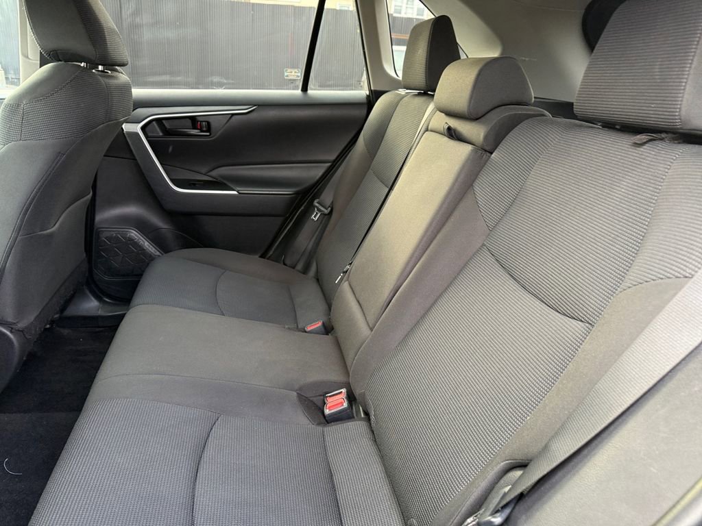 Used 2022 Toyota RAV4 LE image 24