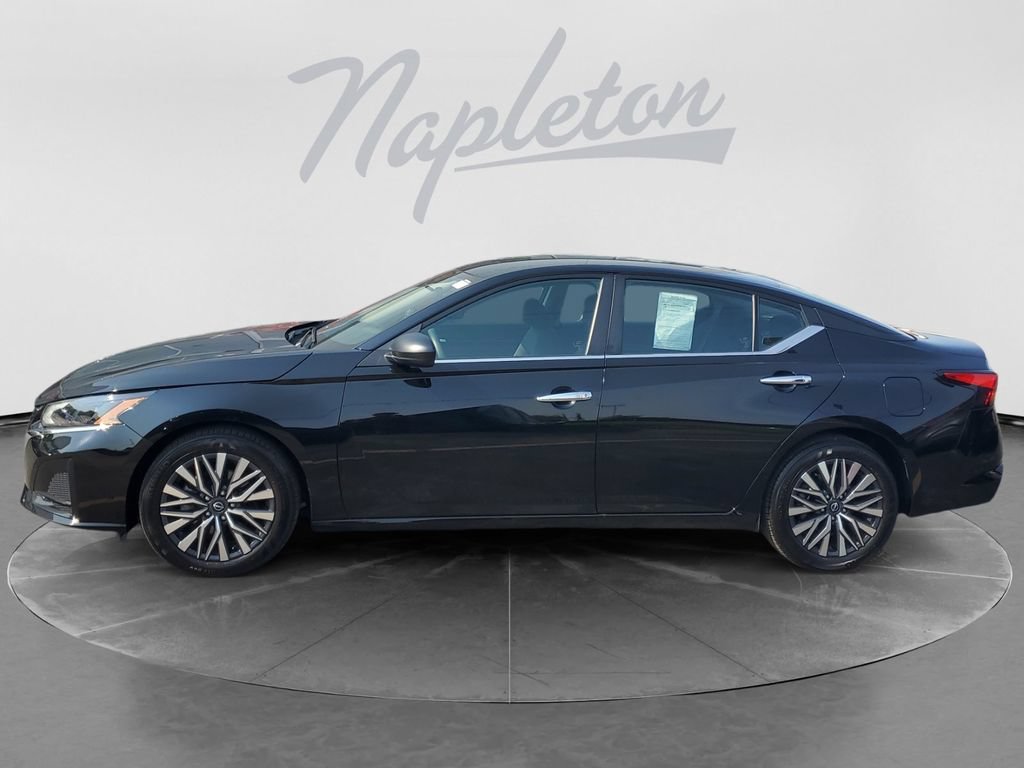 Used 2025 Nissan Altima 2.5 SV FWD image 4