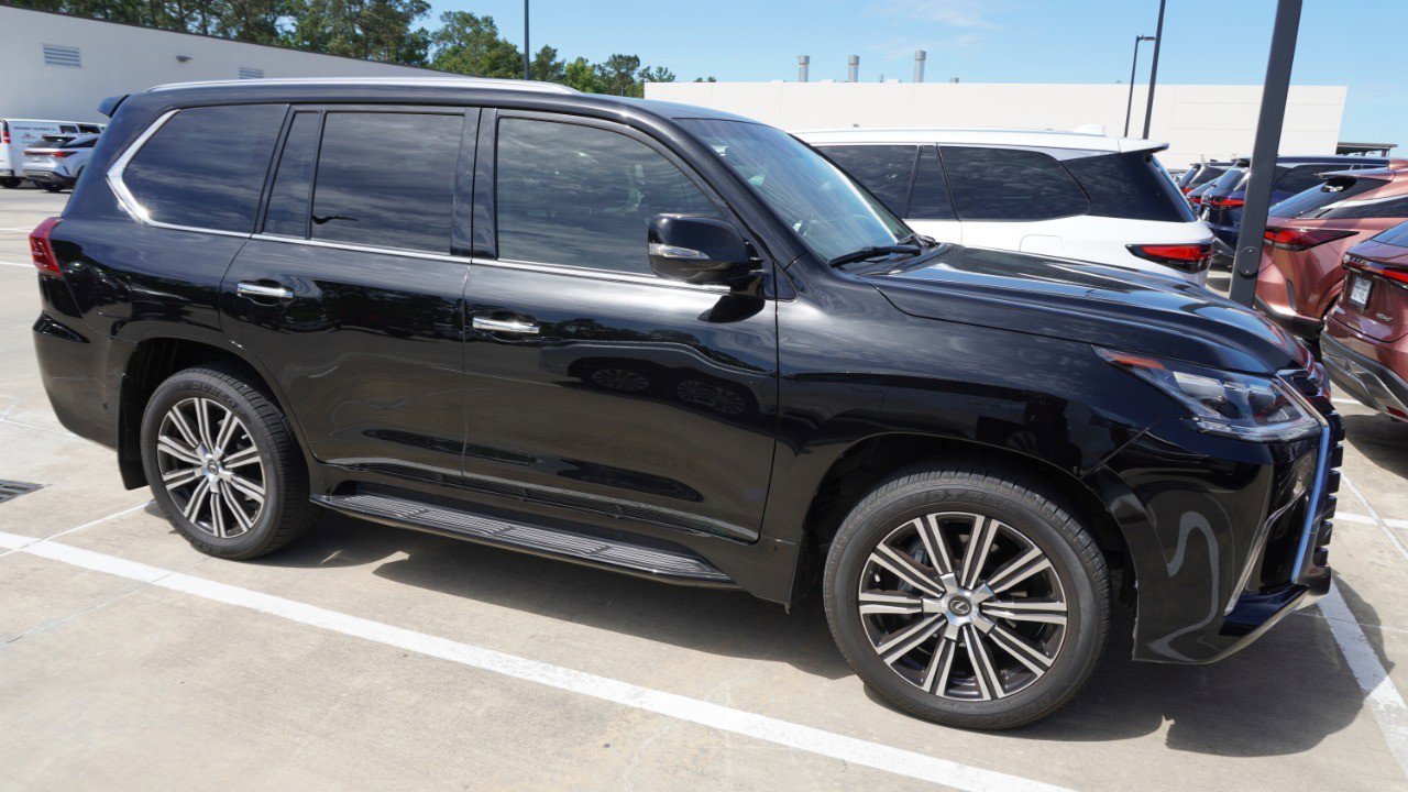 Used 2020 Lexus LX 570 4WD w/ Luxury Package image 4
