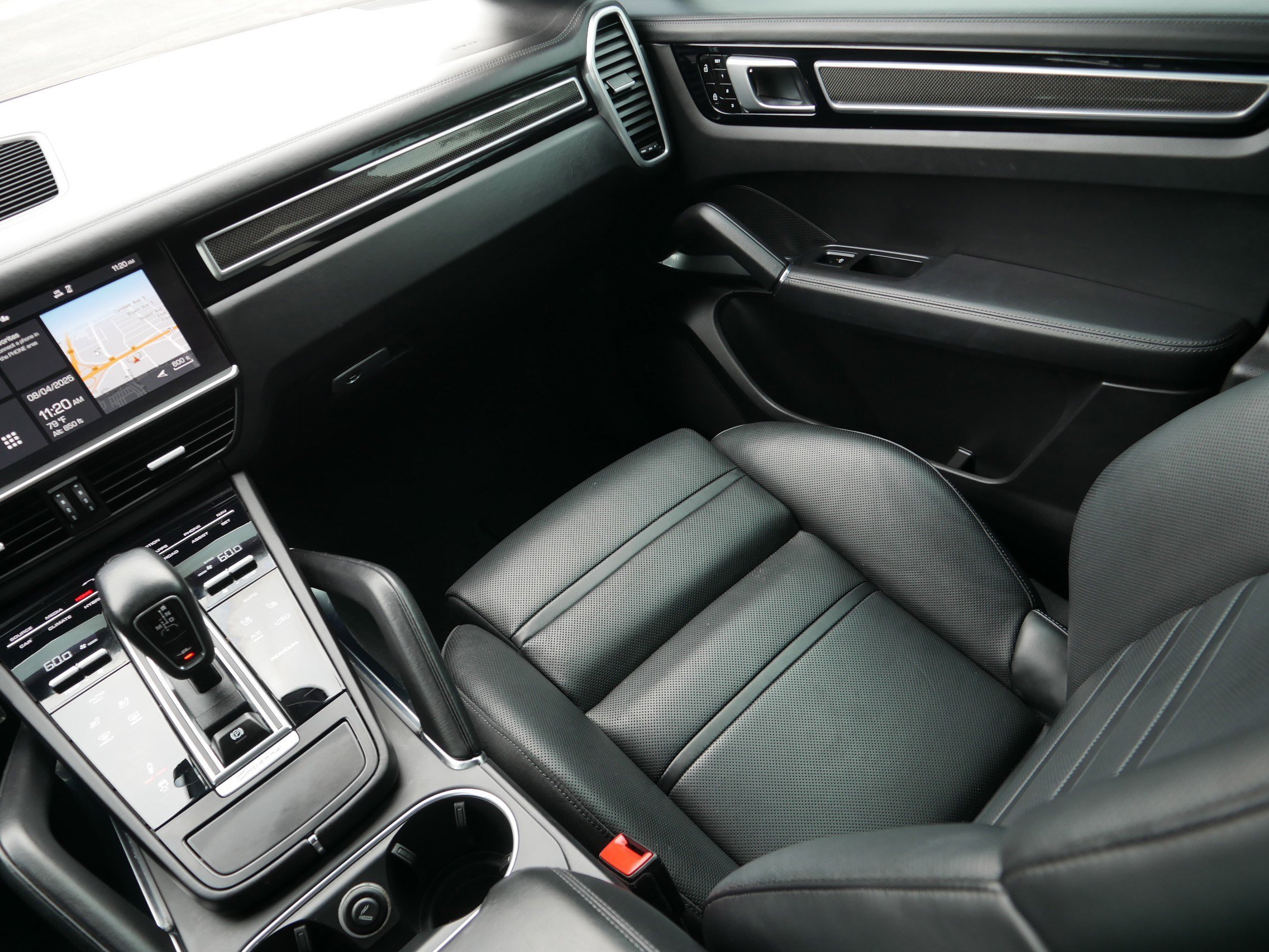 Used 2020 Porsche Cayenne Turbo S image 11