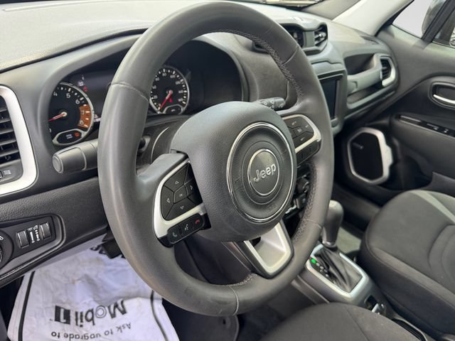 Used 2021 Jeep Renegade Latitude w/ Sun & Sound Group FWD image 13
