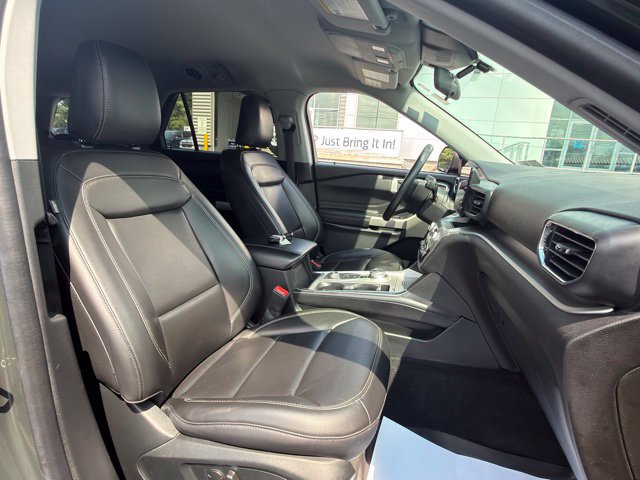 Used 2022 Ford Explorer XLT w/ Equipment Group 202A AWD/4WD image 38