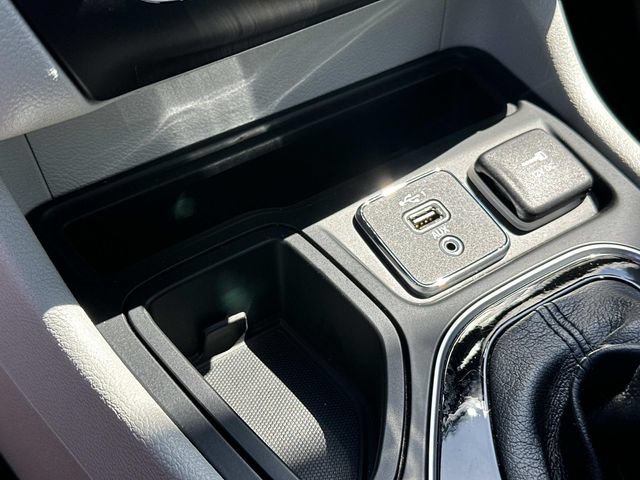 Used 2021 Jeep Cherokee Limited FWD image 26