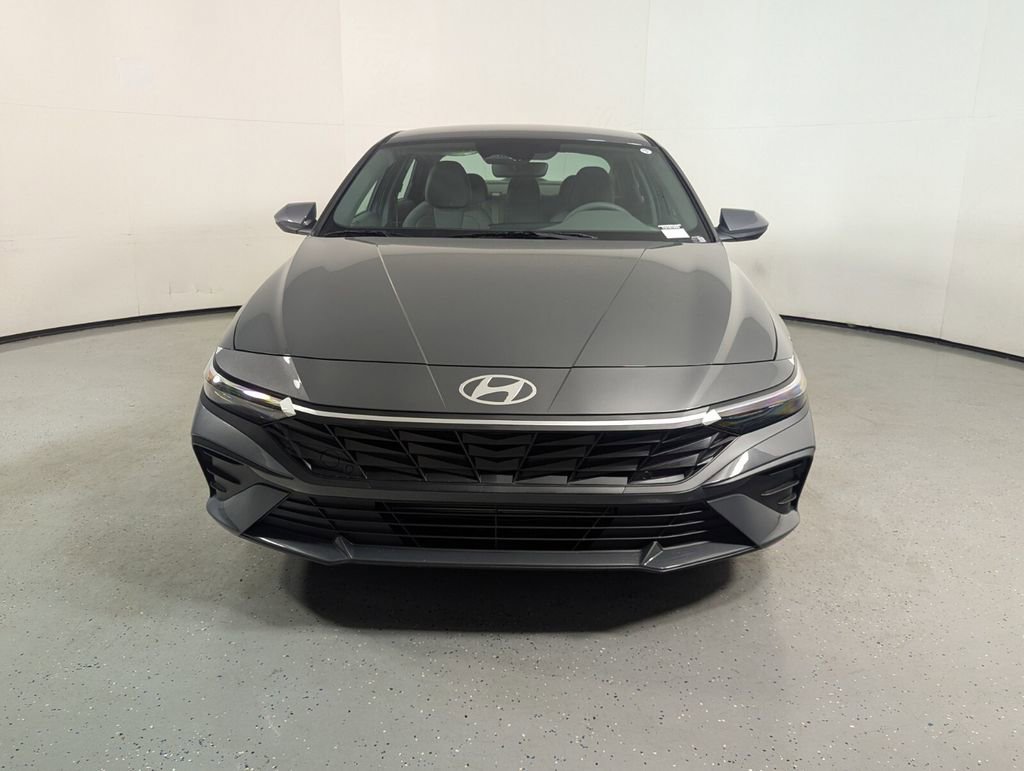 New 2026 Hyundai Elantra SE FWD video 2